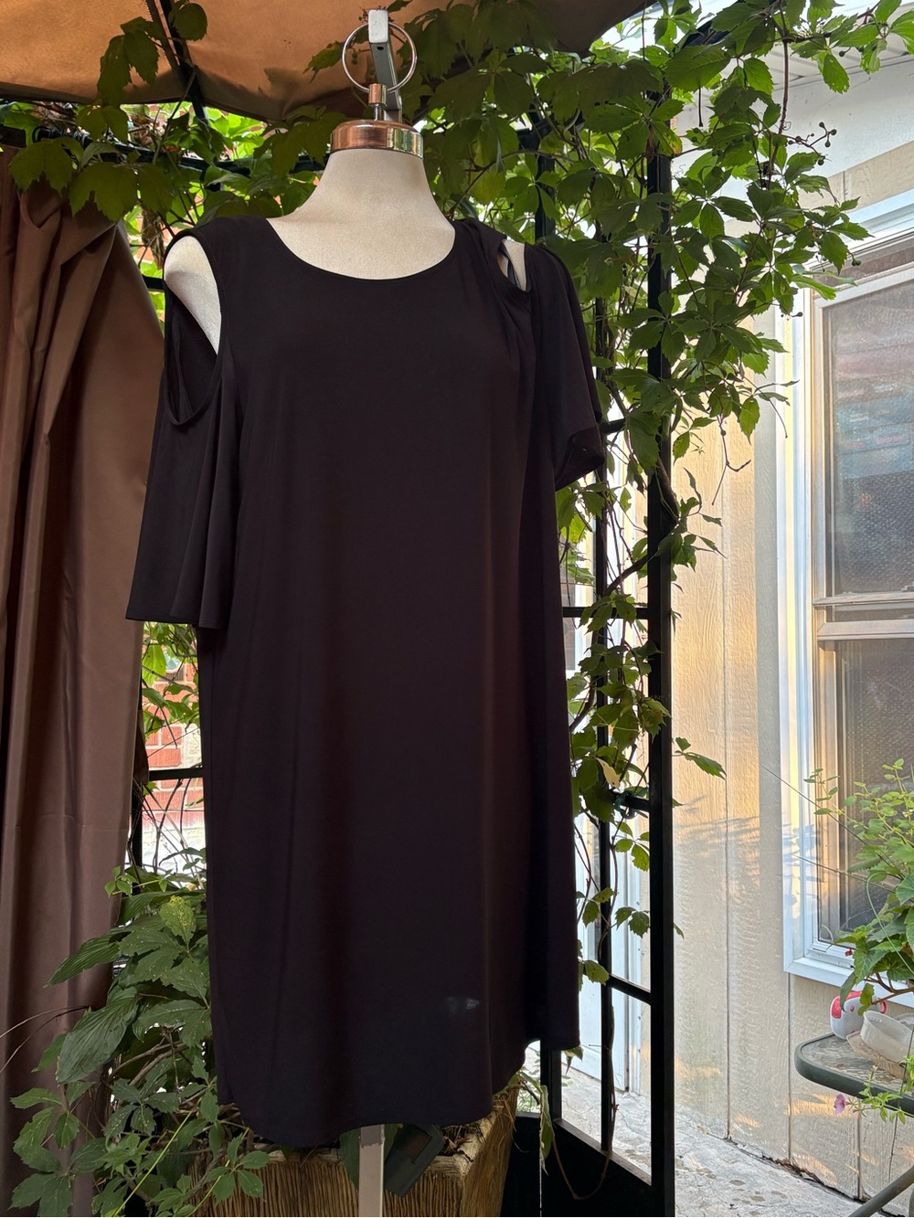 Laundry By Shelli Segal Black Dress with Cold-Shoulder Detail